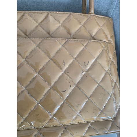 borsa chanel le medaillon|Médaillon leather handbag Chanel Beige in Leather .